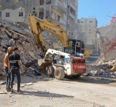 إزاحة الردم والركام لتوسعة الطريق عند مبنى إذاعة صوت الفرح في صور