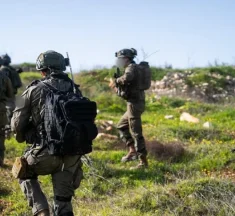 جدل في “اسرائيل” بين المستويين السياسي والعسكري على خلفية الخسائر التي يتكبدها الجيش في الجنوب اللبناني