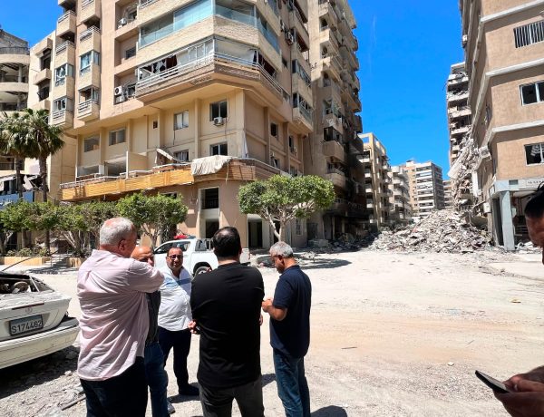 جولة تفقدية لبلدية صور في أحياء المدينة ومواكبة أعمال فتح الطرقات تمهيدًا لعودة الأهالي